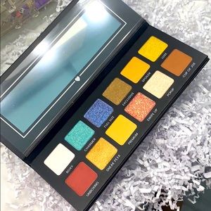 ✨NEW✨ Exclusive Boxy Charm Eyeshadow Palette